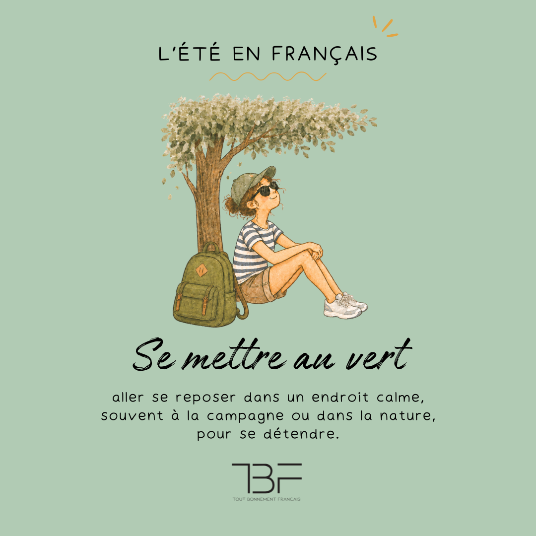 Une femme se détend au pied d’un arbre avec son sac à dos, illustration du sens figuré de l’expression « se mettre au vert »